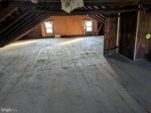 8690 JONESTOWN RD, Grantville, PA 17028