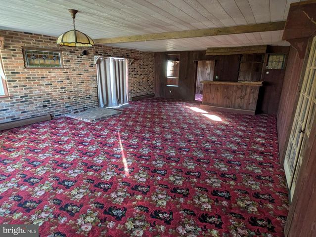 8690 JONESTOWN RD, Grantville, PA 17028