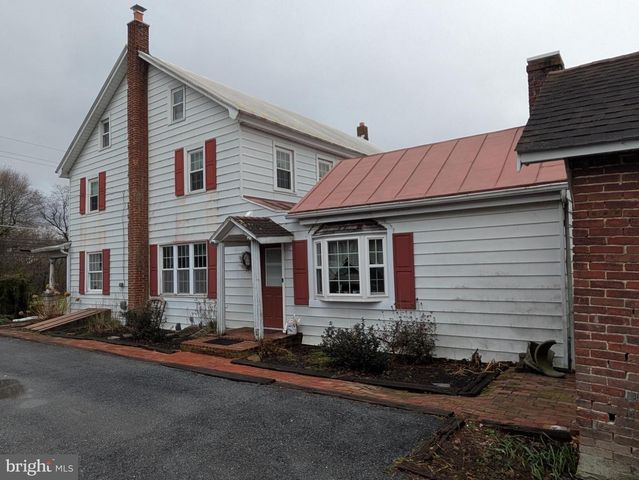8690 JONESTOWN RD, Grantville, PA 17028
