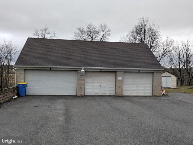 8690 JONESTOWN RD, Grantville, PA 17028