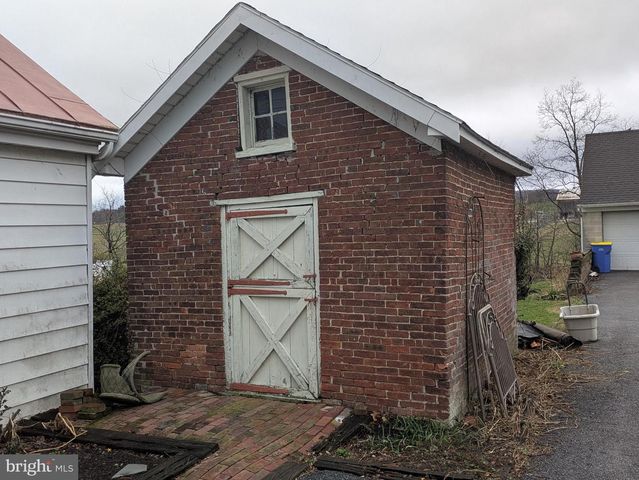 8690 JONESTOWN RD, Grantville, PA 17028