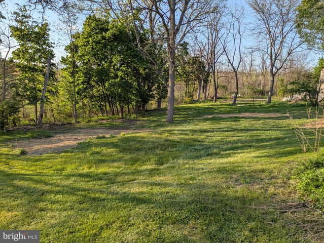 8690 JONESTOWN RD, Grantville, PA 17028