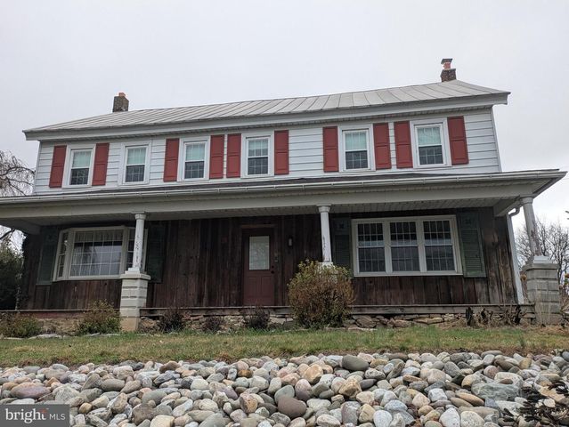 8690 JONESTOWN RD, Grantville, PA 17028