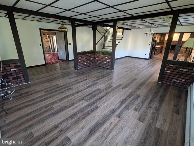 8690 JONESTOWN RD, Grantville, PA 17028