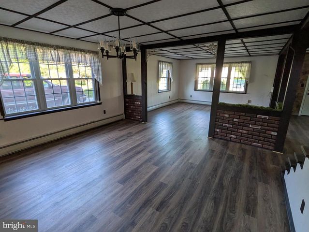 8690 JONESTOWN RD, Grantville, PA 17028