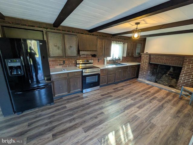 8690 JONESTOWN RD, Grantville, PA 17028