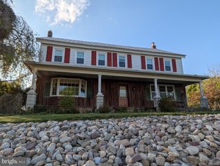 8690 JONESTOWN RD, Grantville, PA 17028