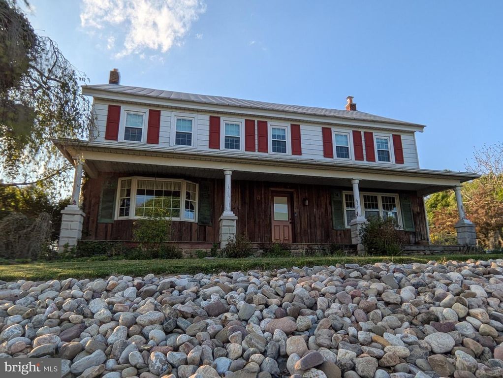 8690 JONESTOWN RD, Grantville, PA 17028