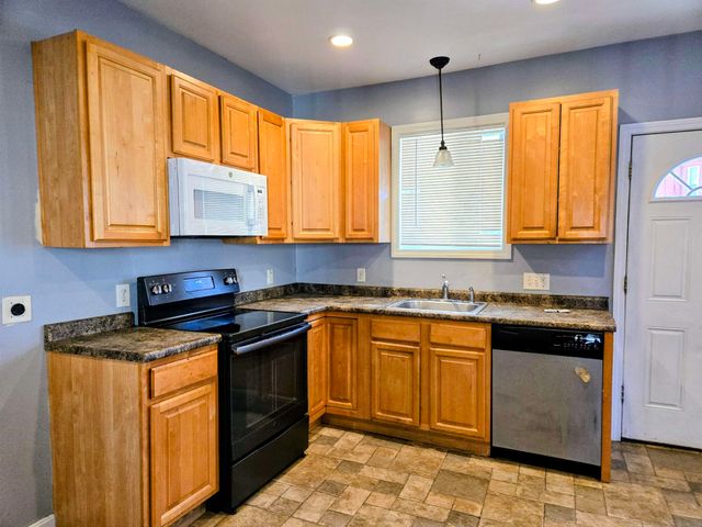 452 Manchester Street, Manchester, NH 03103