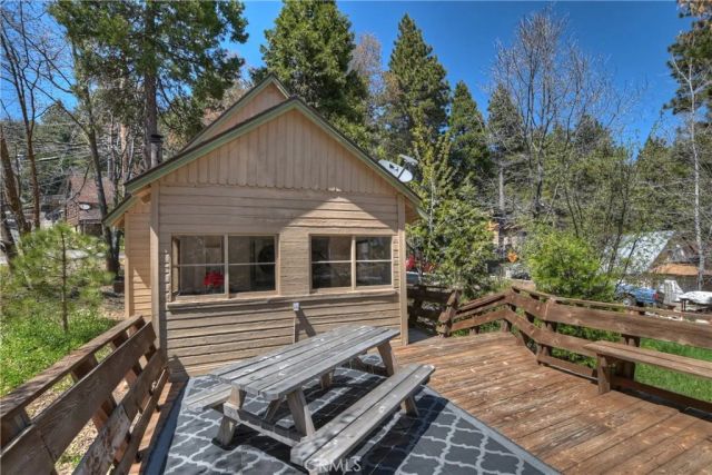 1262 Bear Springs Road, Rimforest, CA 92378