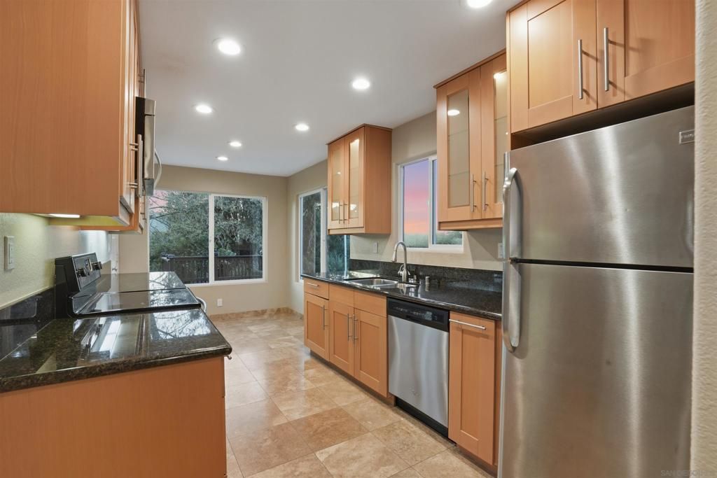 Image 10 of property listing at 1226 Country Club, Escondido, CA 92029