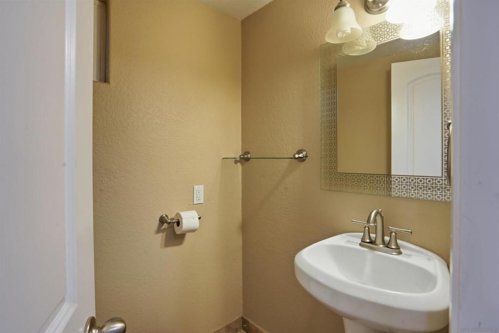 Image 15 of property listing at 1226 Country Club, Escondido, CA 92029