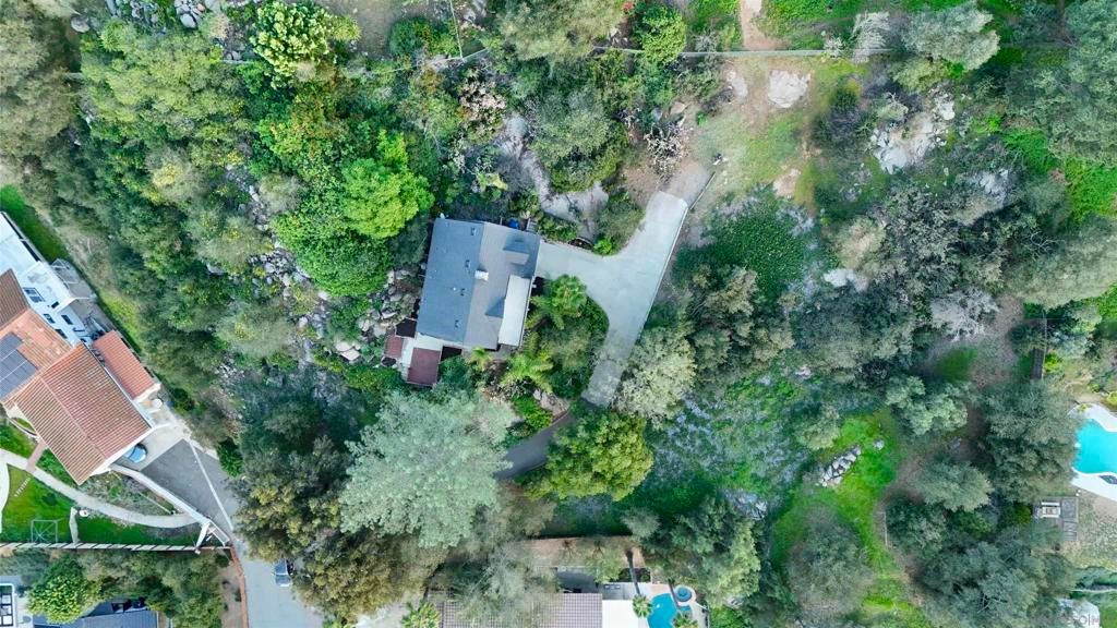 Image 4 of property listing at 1226 Country Club, Escondido, CA 92029