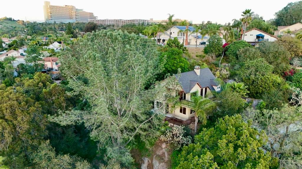 Image 6 of property listing at 1226 Country Club, Escondido, CA 92029