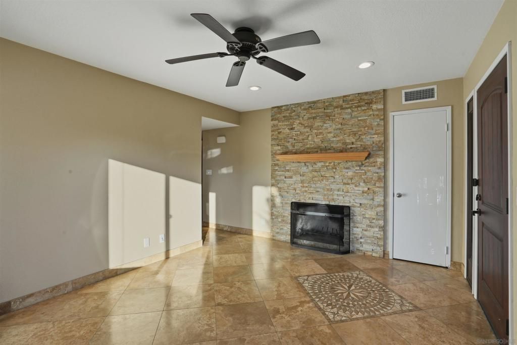 Image 7 of property listing at 1226 Country Club, Escondido, CA 92029