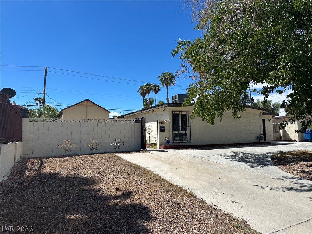 1571 Serenada Avenue, Las Vegas, NV 89169 — photo 3