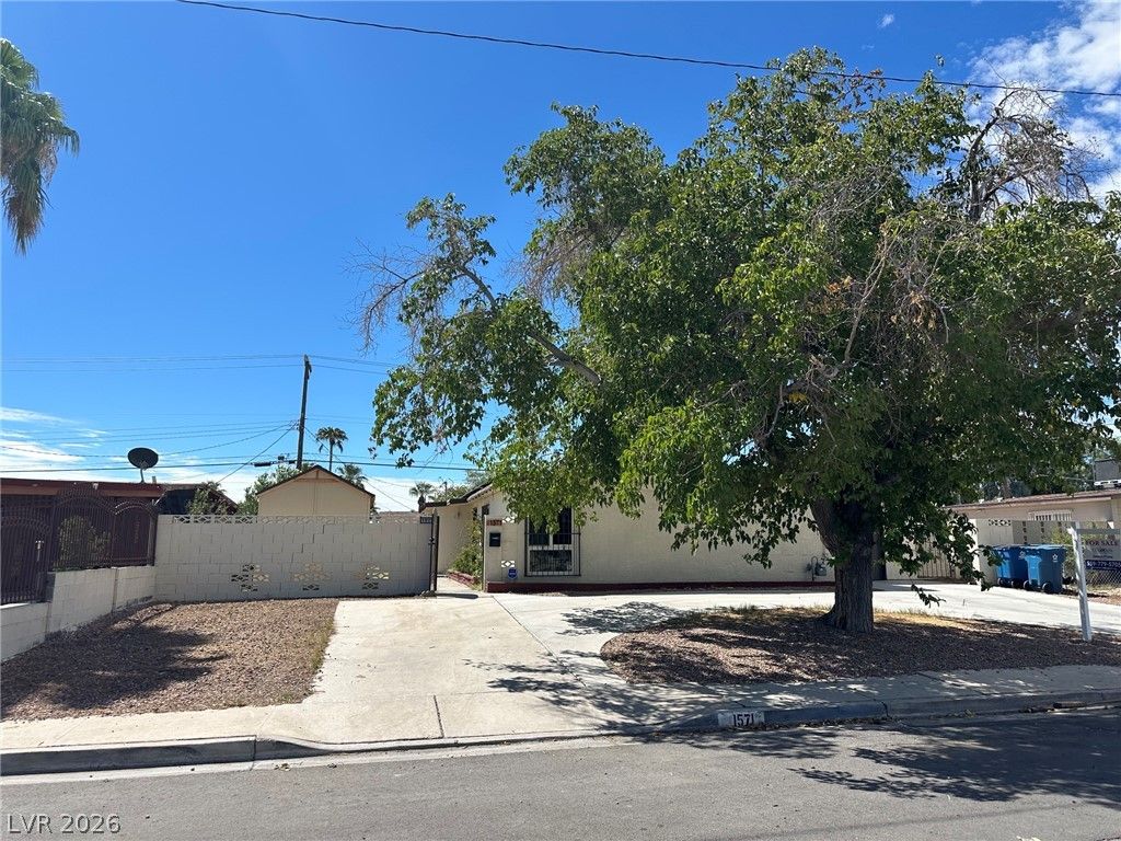 1571 Serenada Avenue, Las Vegas, NV 89169 — photo 4