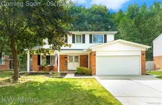 1588 Oakcrest Drive, Troy, MI 48083