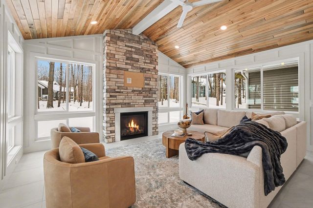 14805 Crest View Court, South Haven Twp, MI 49090