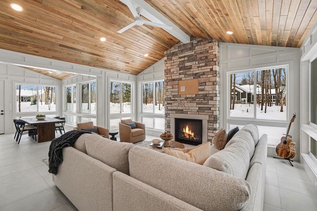 14805 Crest View Court, South Haven Twp, MI 49090