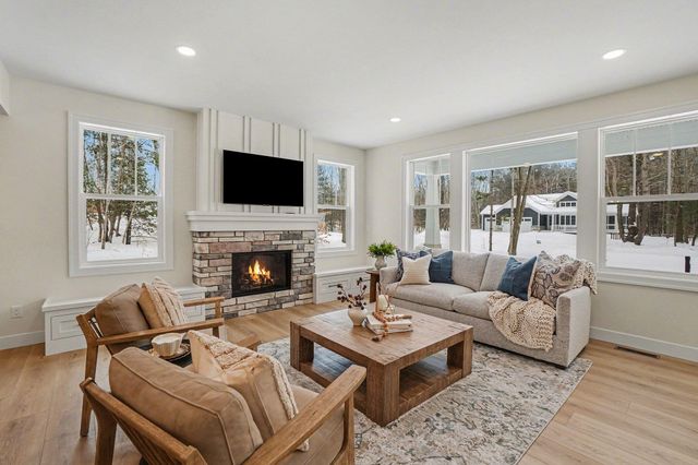 14805 Crest View Court, South Haven Twp, MI 49090