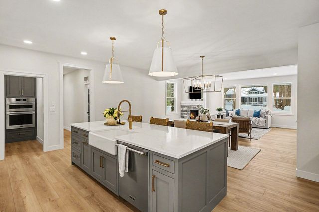 14805 Crest View Court, South Haven Twp, MI 49090