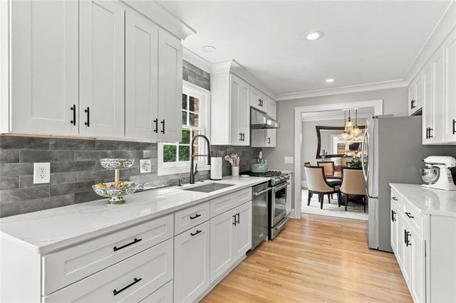 5179 Meadowlake Drive, Dunwoody, GA 30338