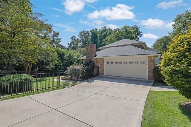 5179 Meadowlake Drive, Dunwoody, GA 30338