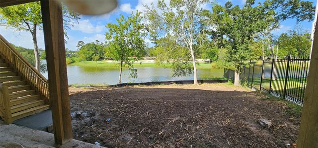 3905 Peacock Isle Drive, Dickinson, TX 77539