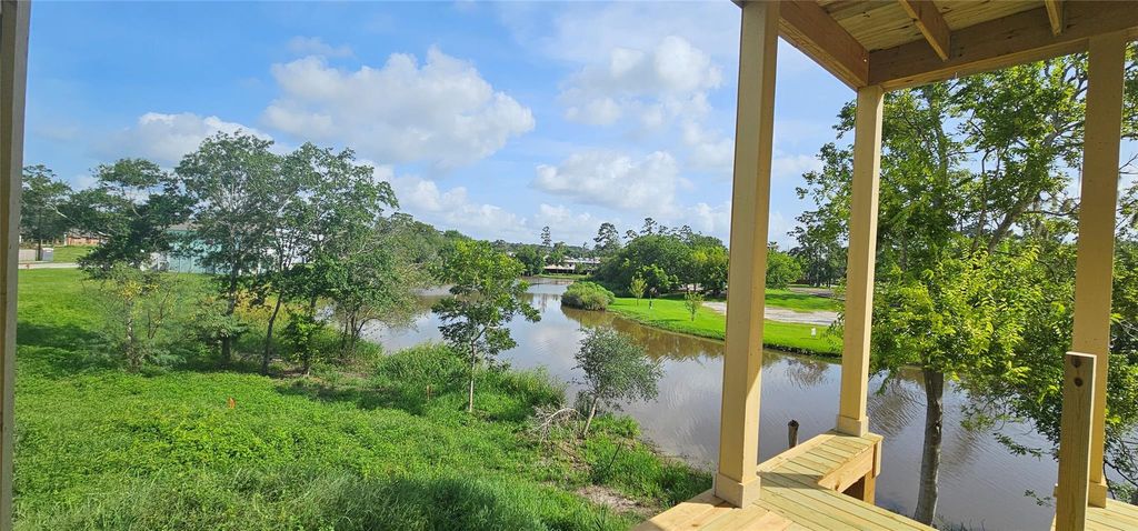 3905 Peacock Isle Drive, Dickinson, TX 77539