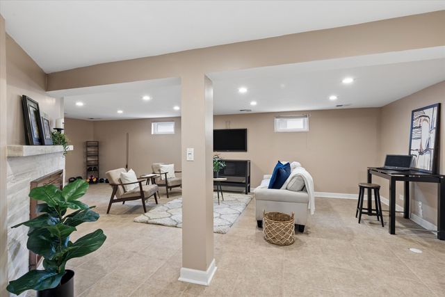 123 E Columbia Avenue, Elmhurst, IL 60126