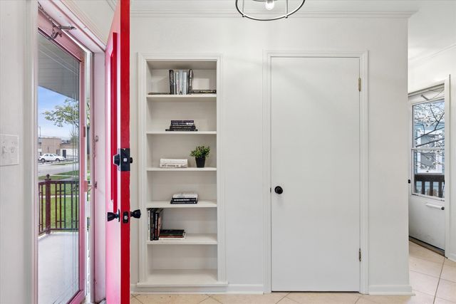 123 E Columbia Avenue, Elmhurst, IL 60126