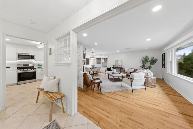 123 E Columbia Avenue, Elmhurst, IL 60126