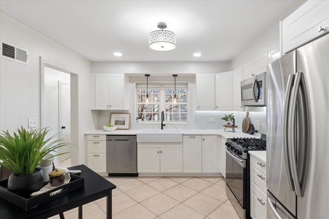 123 E Columbia Avenue, Elmhurst, IL 60126