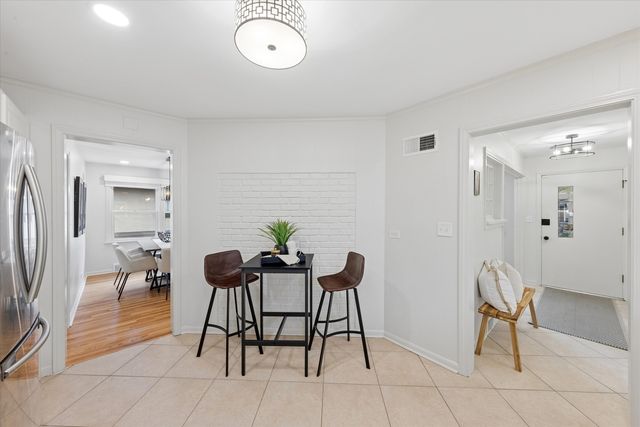 123 E Columbia Avenue, Elmhurst, IL 60126