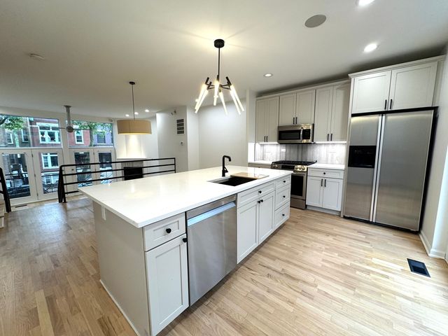1107 N Wolcott Avenue, Chicago, IL 60622