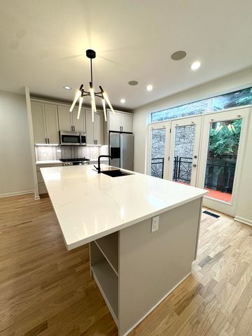 1107 N Wolcott Avenue, Chicago, IL 60622