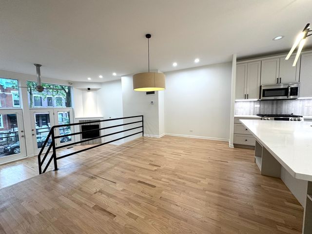 1107 N Wolcott Avenue, Chicago, IL 60622
