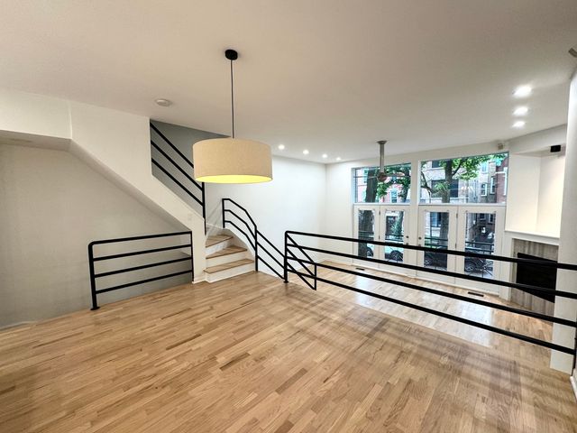 1107 N Wolcott Avenue, Chicago, IL 60622