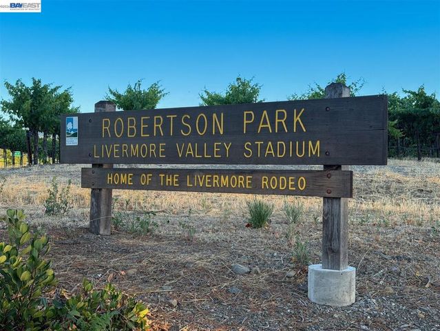 1149 Geneva St, Livermore, CA 94550