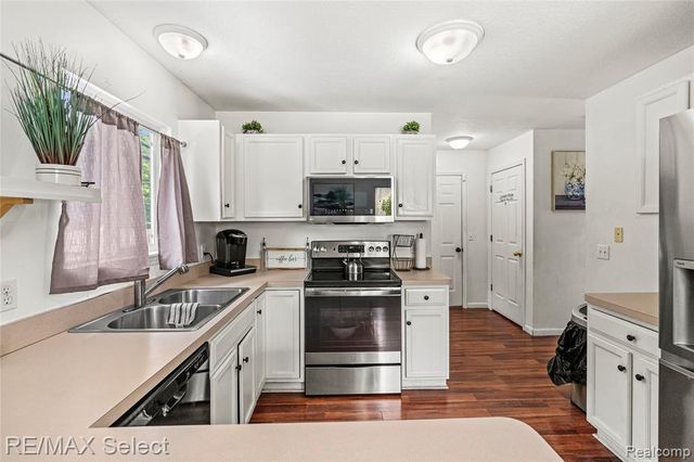 4399 Eagle Lane, Burton, MI 48519