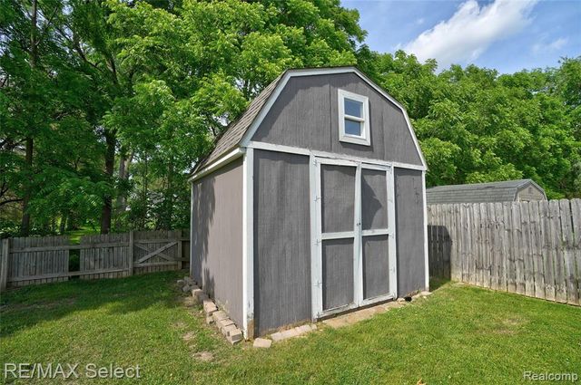 4399 Eagle Lane, Burton, MI 48519