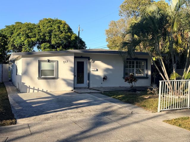 711 Fernwood Drive, West Palm Beach, FL 33405