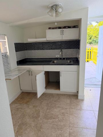 711 Fernwood Drive, West Palm Beach, FL 33405