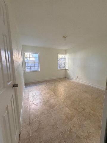 711 Fernwood Drive, West Palm Beach, FL 33405