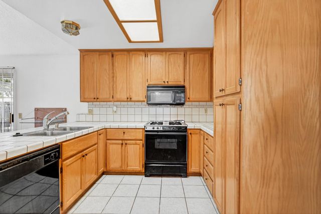 5505 Great Smokey St, Sacramento, CA 95823