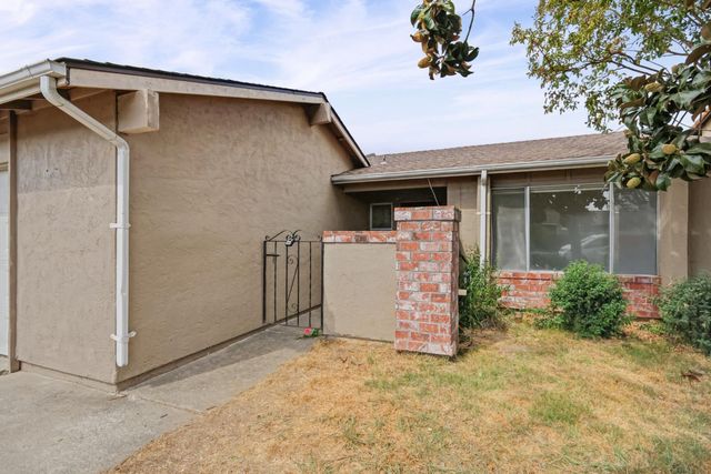 5505 Great Smokey St, Sacramento, CA 95823