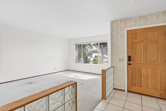 5505 Great Smokey St, Sacramento, CA 95823