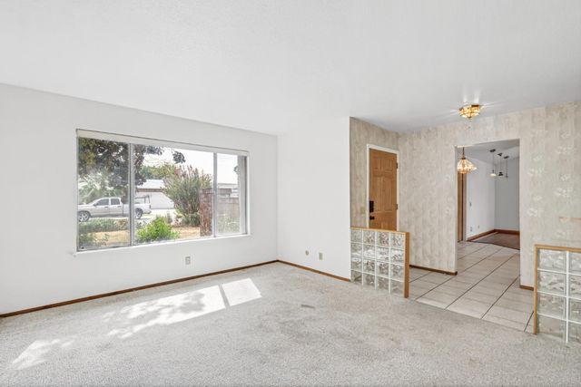 5505 Great Smokey St, Sacramento, CA 95823