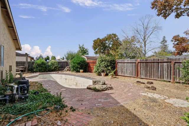 5505 Great Smokey St, Sacramento, CA 95823
